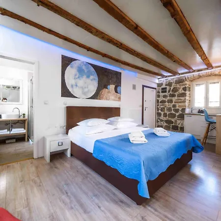 Studio Central Split アパート