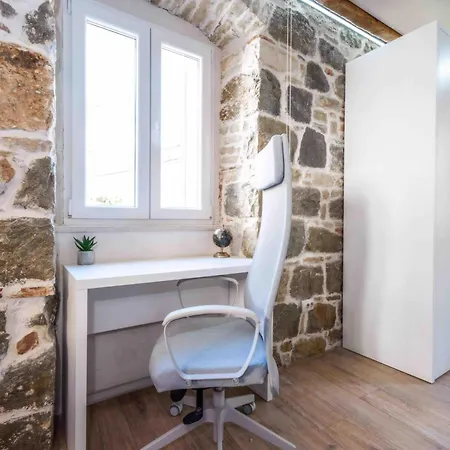 アパート Studio Central Split *