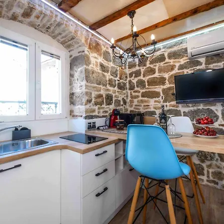 Studio Central Split Apartment Split
