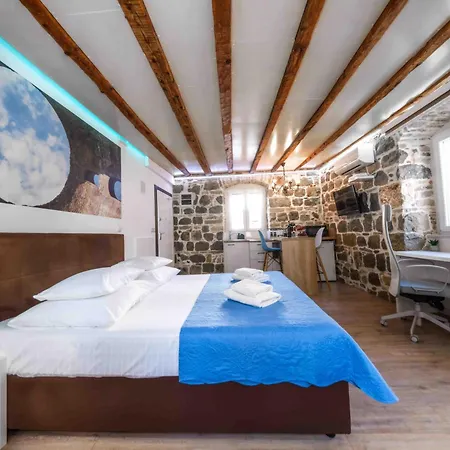 Studio Central Split Apartment *