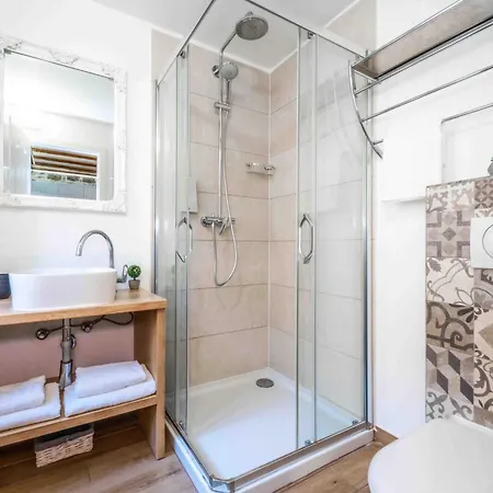 Studio Central Split Apartment Split