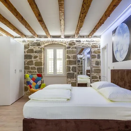 Studio Central Split Apartment *