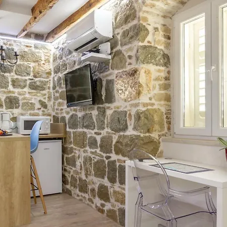 Studio Central Split Apartment