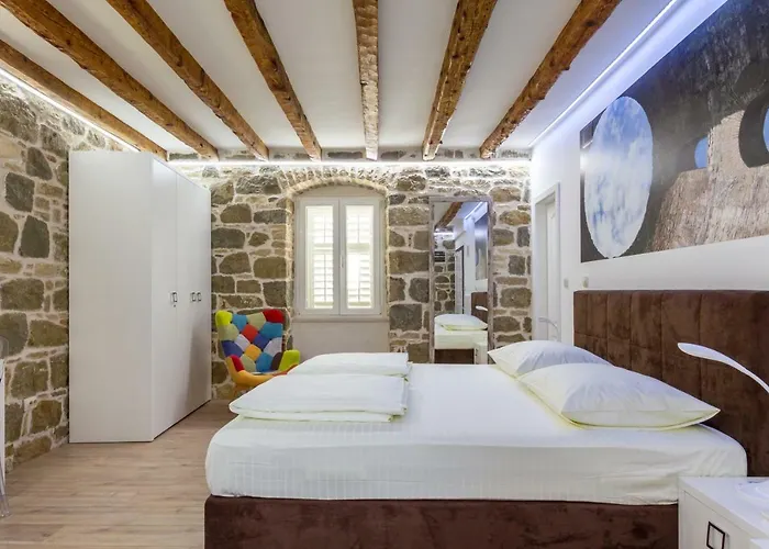 Old Town Apartment *